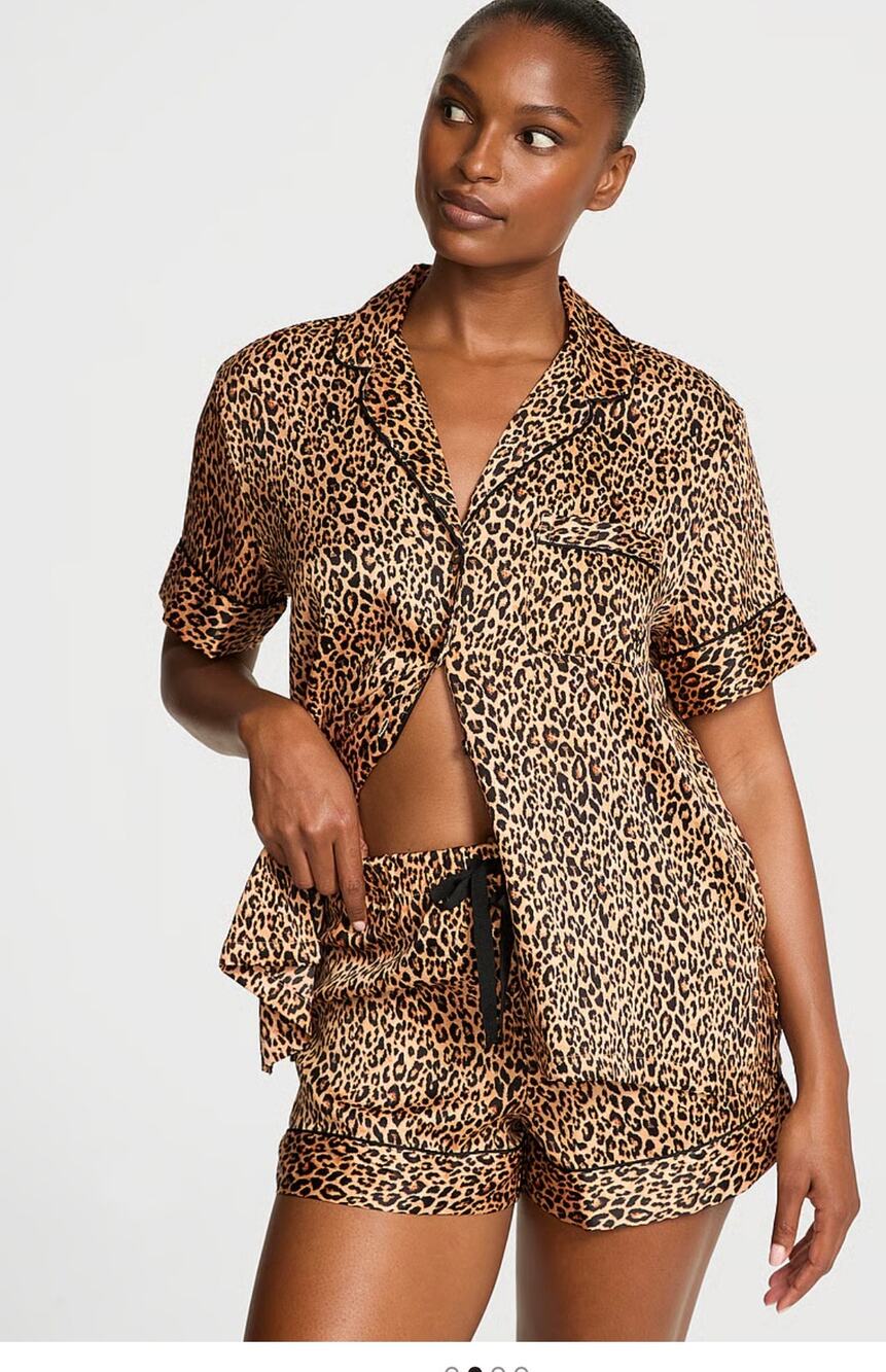 Victoria’s Secret 
Signature Satin Short Pajama Set size xs